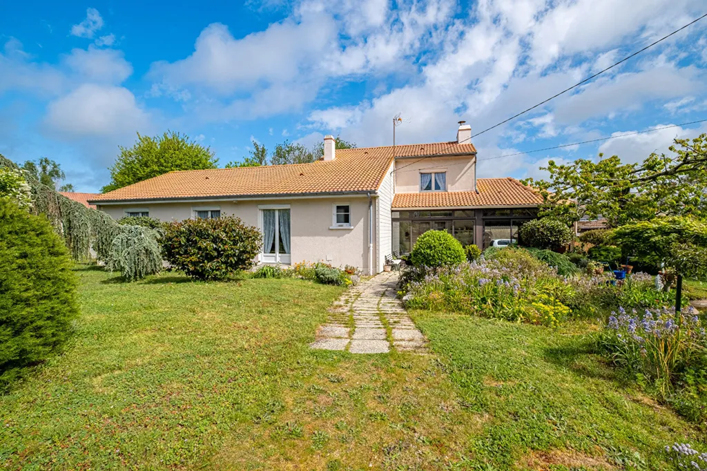 Aed - Charming 7-Piece House with Garden in Pornic