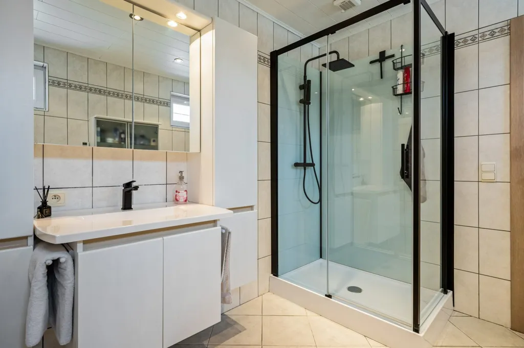 Bathrooms - Central Semi-Open House with Solar Panels in Wijnegem