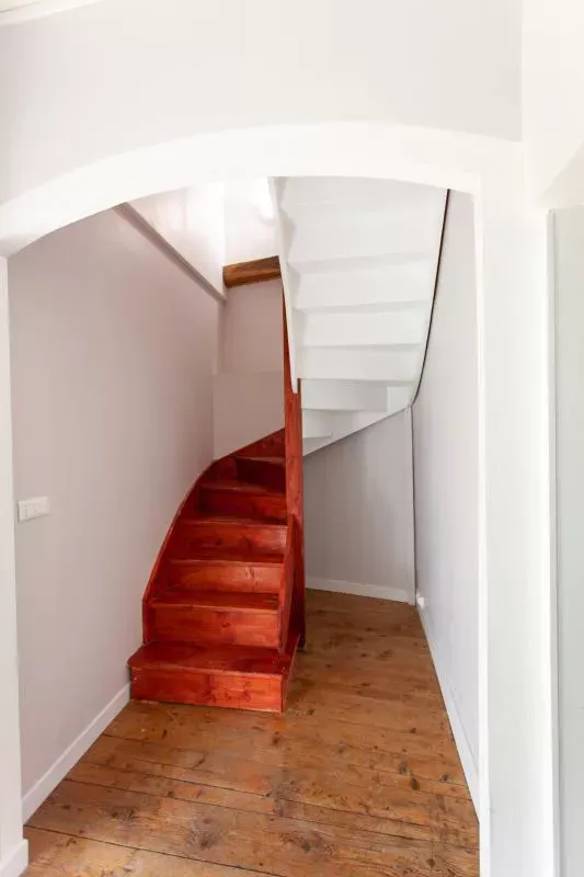 Rooms - Duplex Apartment with Central Location in Rochefort