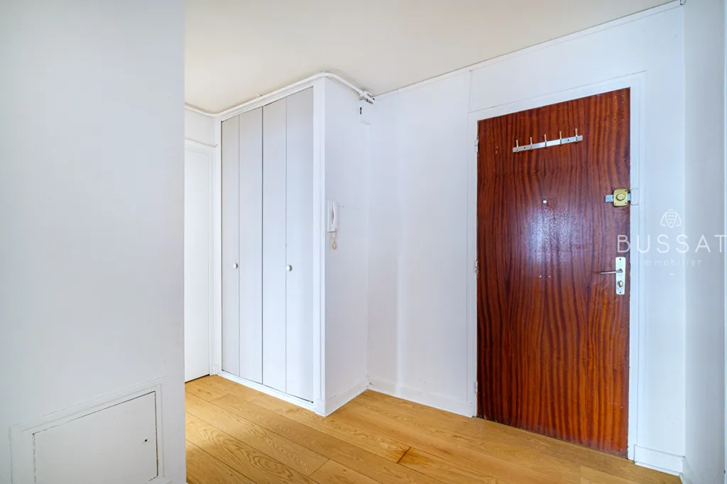 Ingresso - 2-Bedroom Apartment with Private Parking in Lyon 7ème