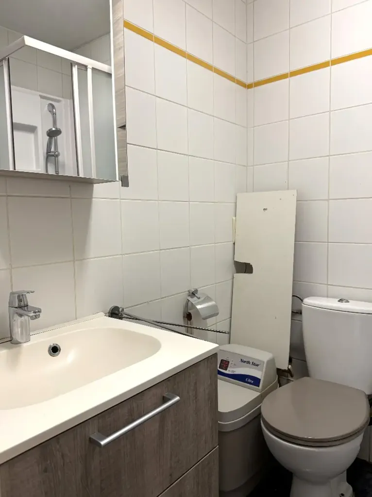 Bathrooms - Apartment with Vestibule in Tongeren-borgloon