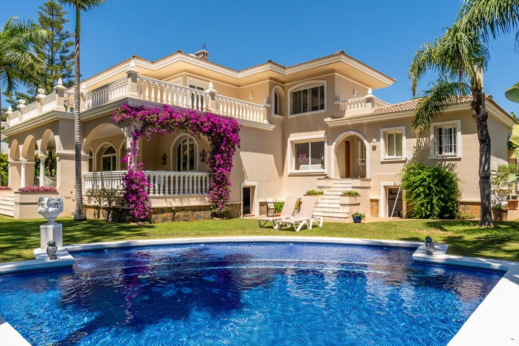 Piscine - Mediterranean Villa with Sea View in Estepona
