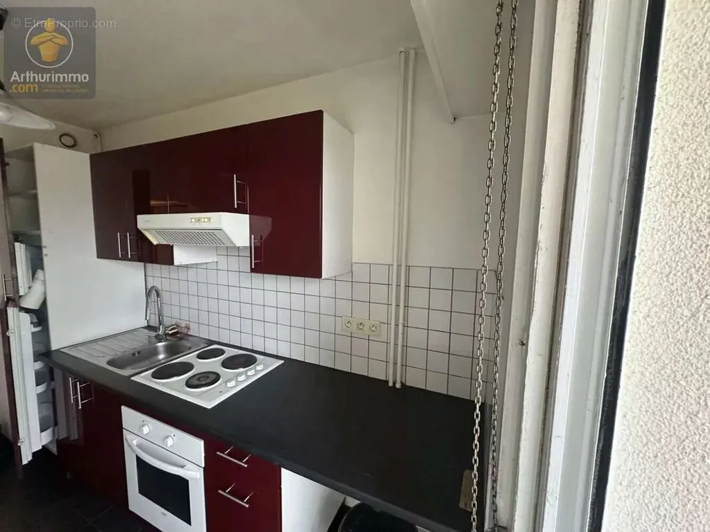 Kitchen - 2-Bedroom Apartment with Balcony in Metz