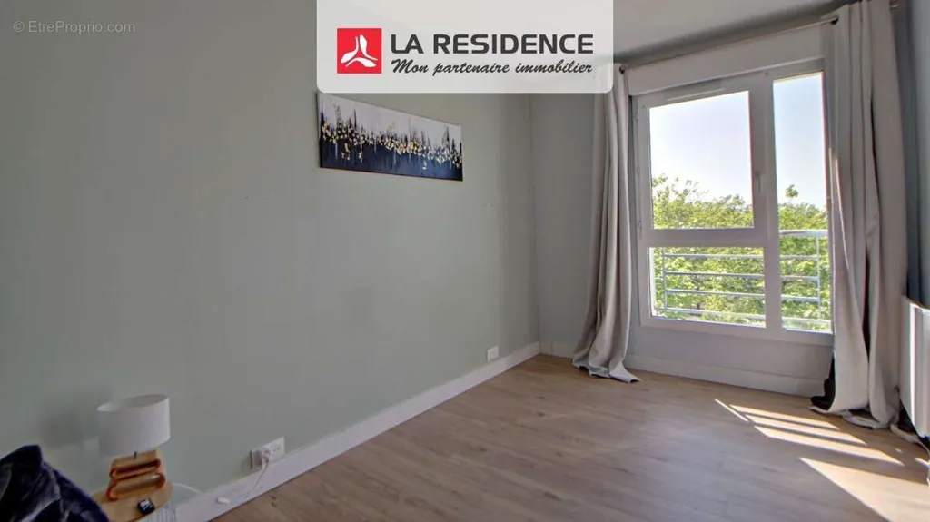 Magamistoad - Balcony Apartment, West Exposure in Plaisir
