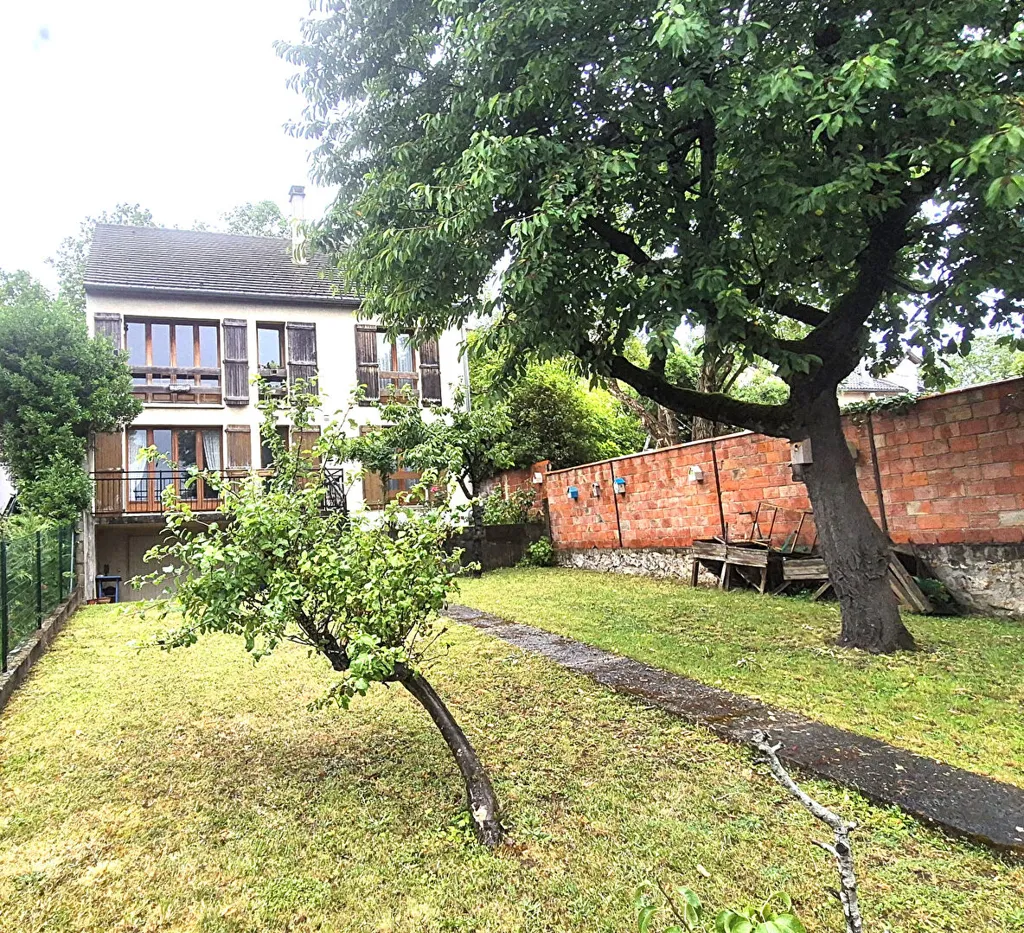 Jardin - Immeuble de 8 Pièces avec Jardin au Val de Brie