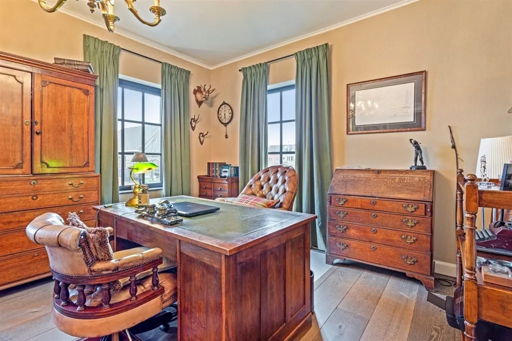Kabinet - Duplex with Canal View in Zandhoven