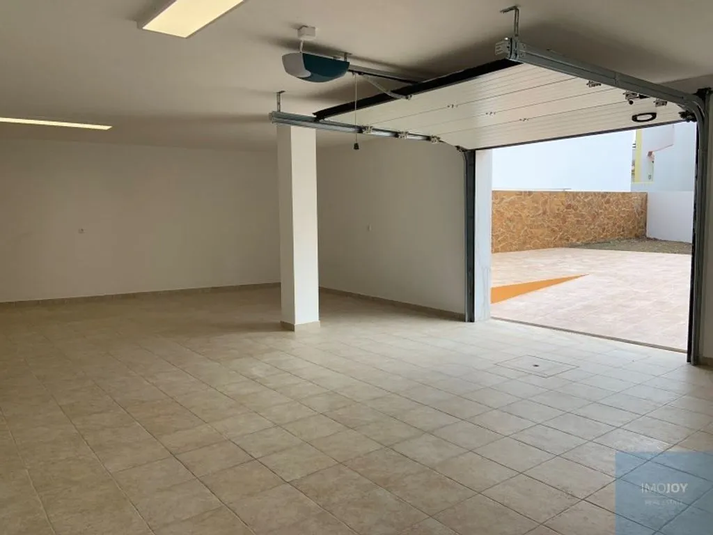 Garage - Luxury Villa with Sea View in Ericeira