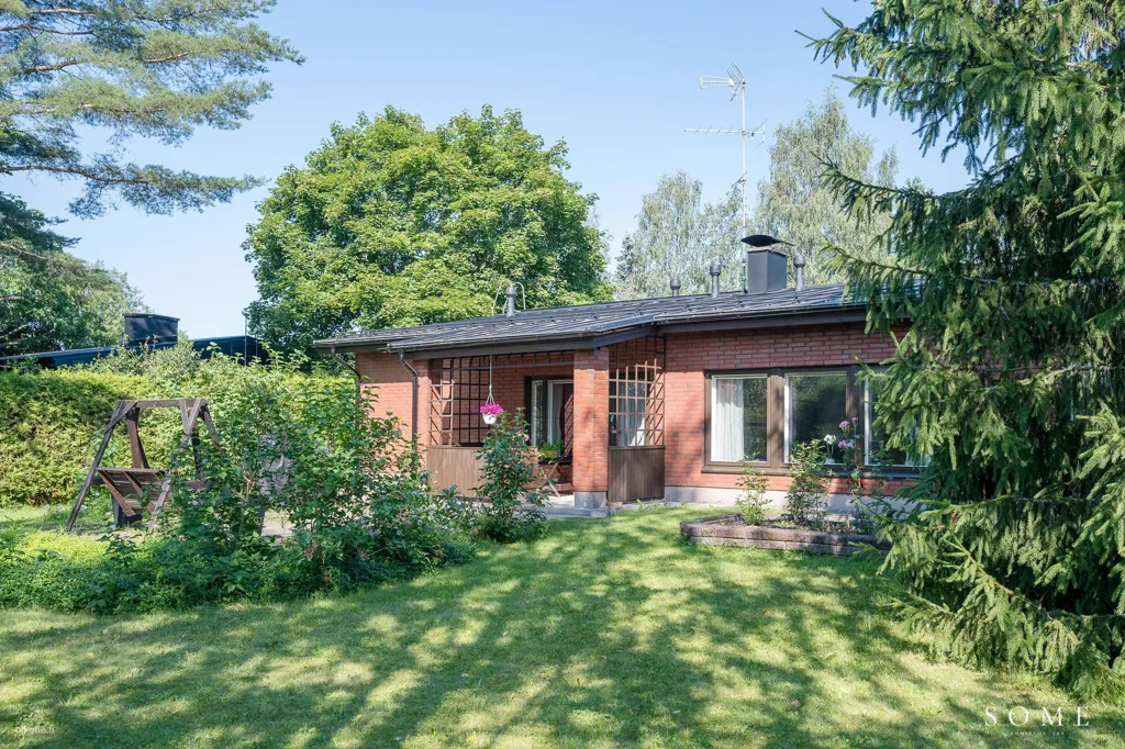 Jardin - Spacious Detached House with Garden in Tuusula