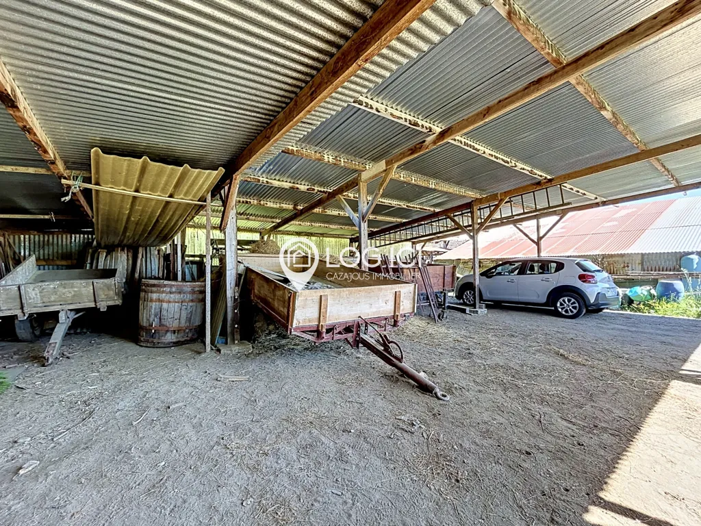 Garage - Maison T8 avec Grand Terrain à Lestelle-Bétharram
