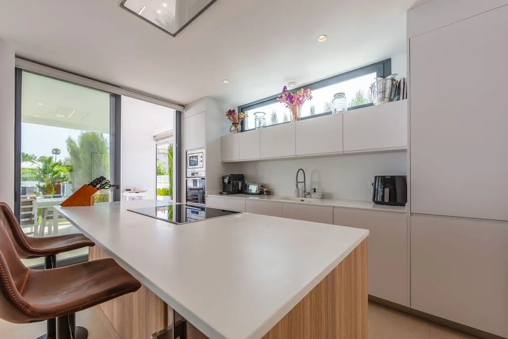 Cuisine - Contemporary Villa with Sea View in La Duquesa