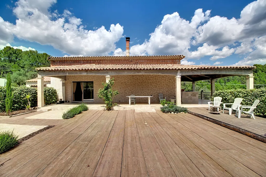 Terrasse - Maison avec Piscine et Potentiel d'Agrandissement à Salernes