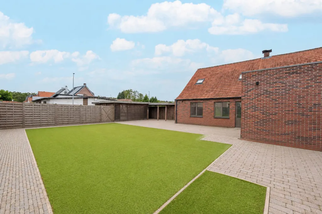 Aed - Spacious House on Corner Plot near Dutch Border