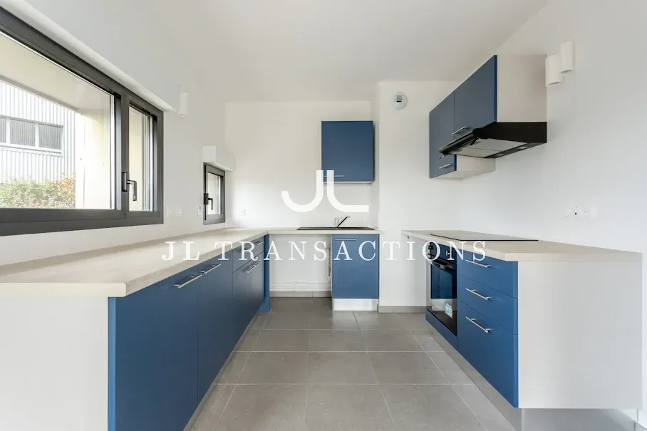 Köök - Spacious 5-Piece Apartment with Terrace in Bordeaux