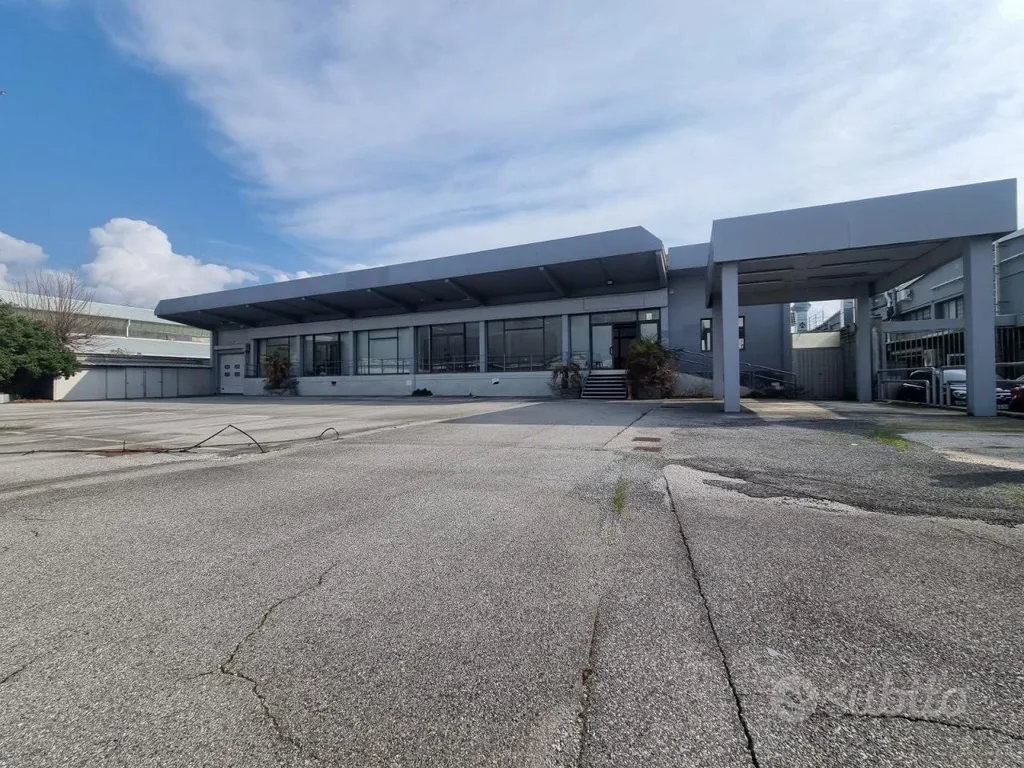 Extérieur - Industrial Warehouse with Parking in Pistoia