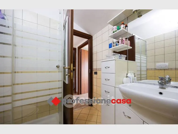 Bagni - Casa indipendente con giardino a Pomezia
