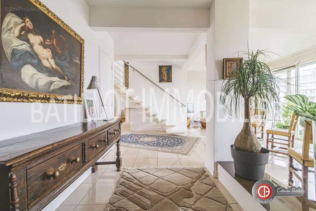Ingresso - Duplex Apartment with Terraces in Pasteur Clémenceau