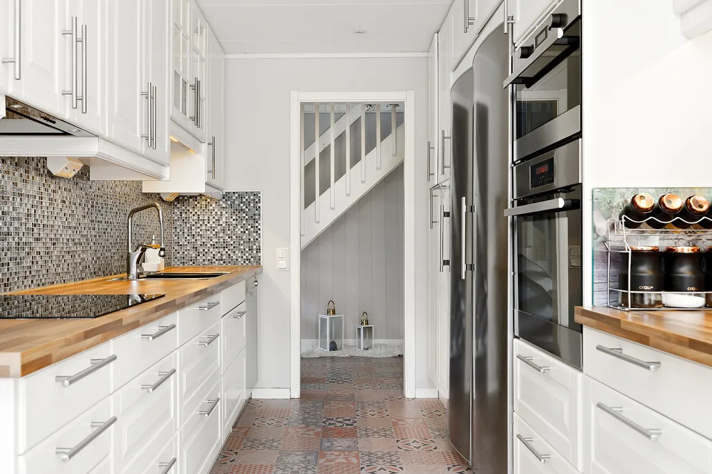 Cuisine - Modern Villa with South Terrace in Popular Area