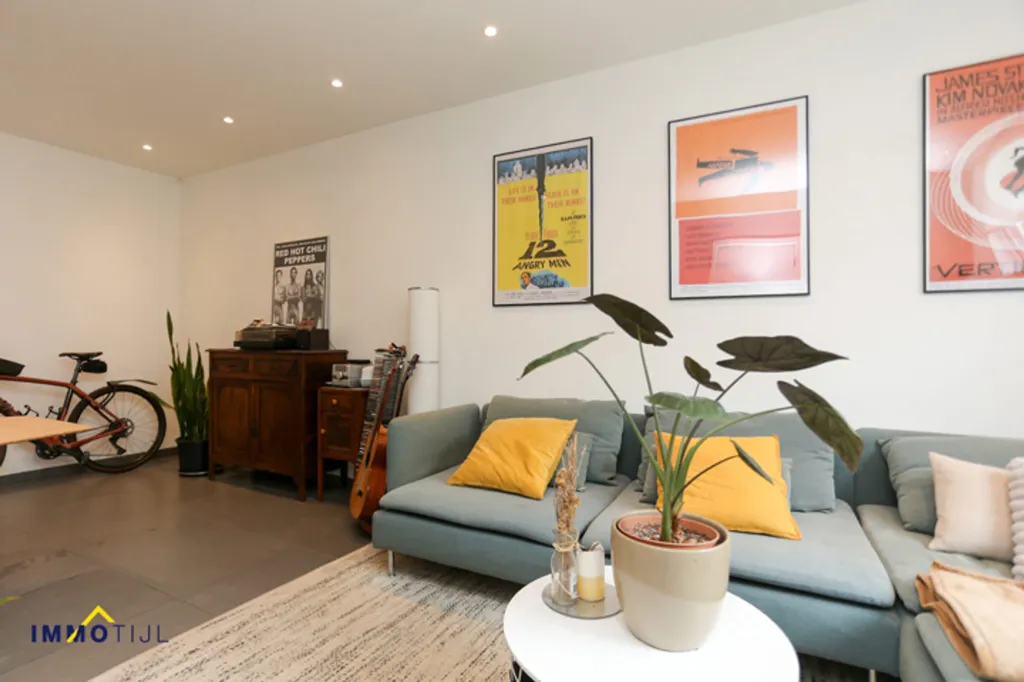 Séjour - Maison Rénovée avec Espace de Rangement à Dendermonde