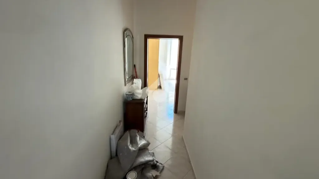Esik - Bedroom for Rent with Balcony in Central Florence