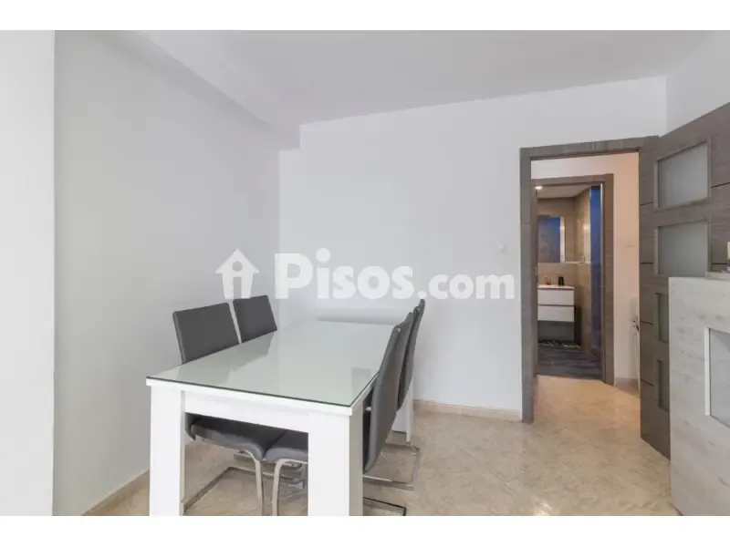 Sala da pranzo - Modernised Apartment with Balcony in Granada
