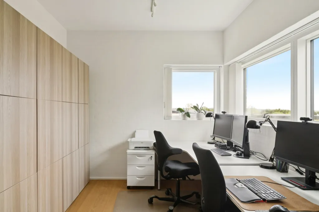 Bureau - Funkis Villa with Panoramic View in Mårslet