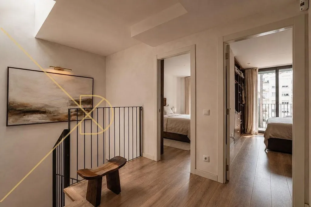 Esik - Duplex Attic with Terrace in Eixample Dreta