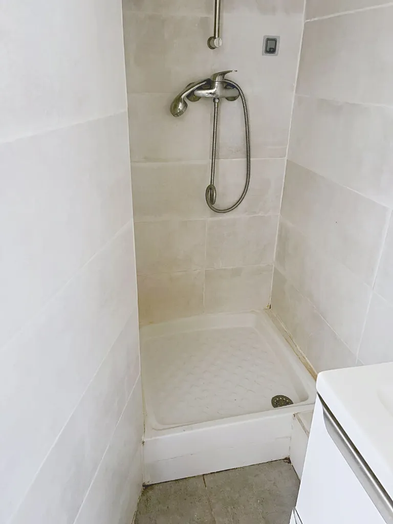 Bagni - Traversant 1-Bedroom Apartment in Avignon