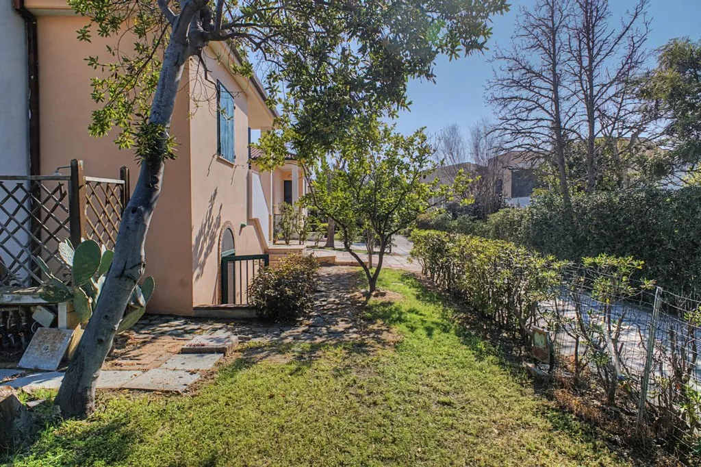 Jardin - Villa with Balcony in Bernalda Centre