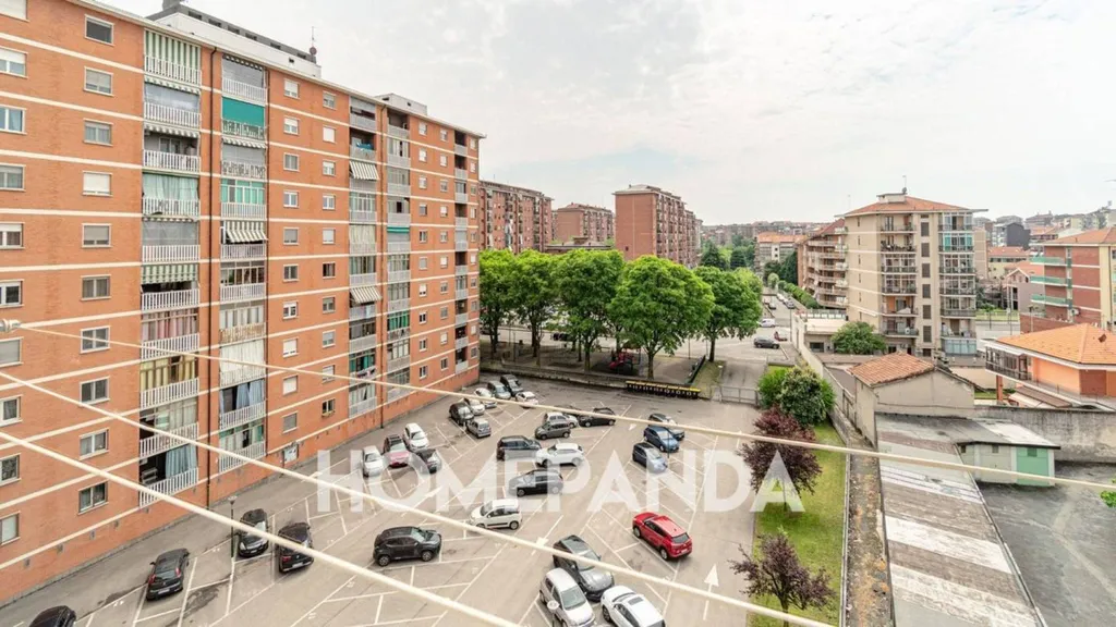 Rõdu - Apartment with Dual Balconies in Turin