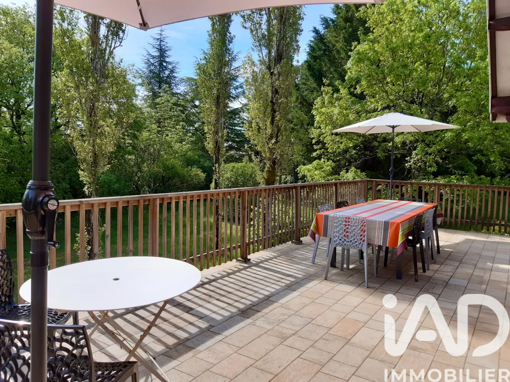 Terrasse - Maison au Calme avec Piscine à Le Caylar