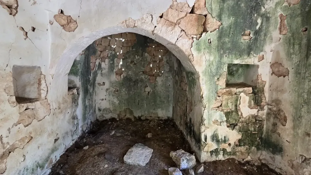 Pièces - Trullo Complex for Renovation in Cisternino