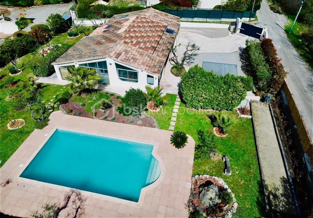 Õhuvaade - Provençal Villa with Pool in Var
