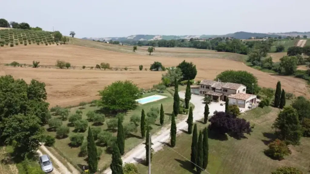 Õhuvaade - Rustic Casale with Pool in San Costanzo