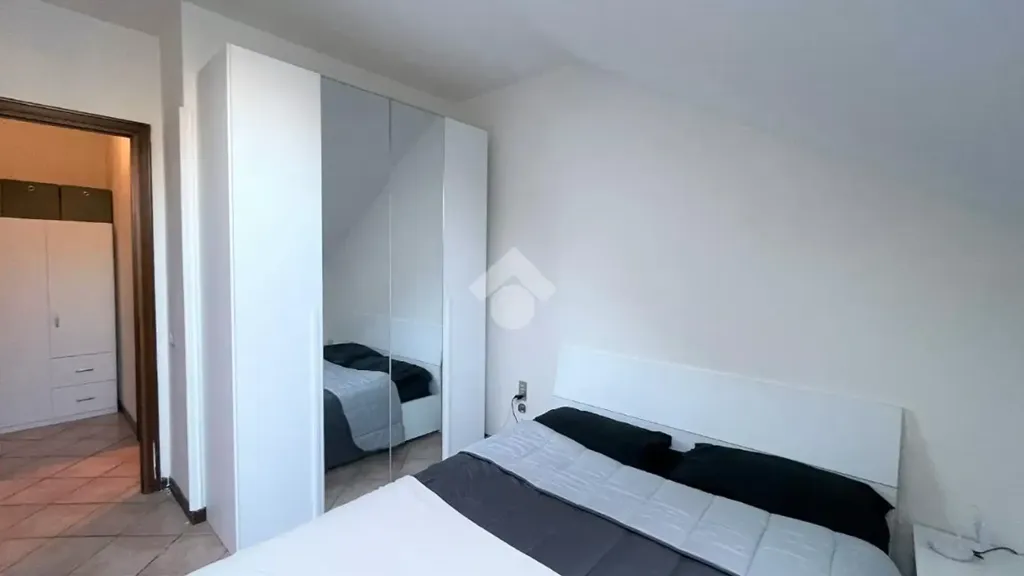 Bedrooms - Mansarded Apartment with Lake View in Mantova