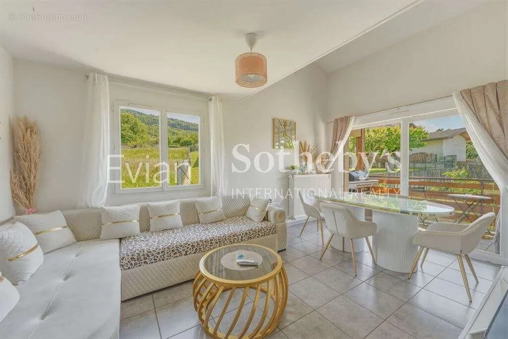 Séjour - Appartement Duplex avec Balcon à Lugrin