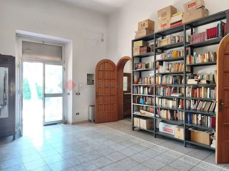 Bureau - Villa with Olive Grove in Grottaglie
