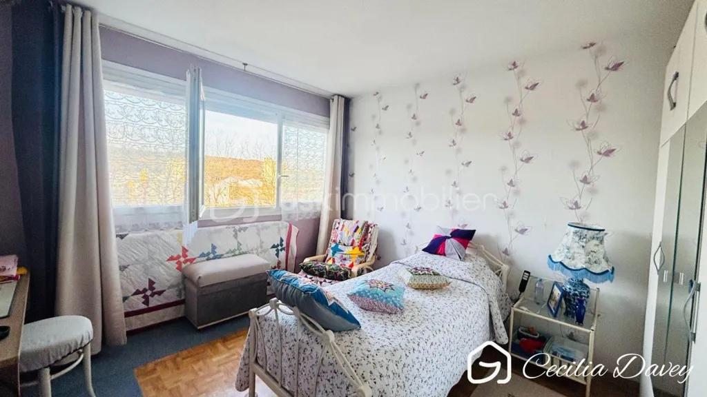Chambres - Appartement traversant avec balcon au cœur de Sens