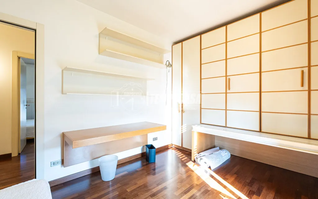 Pièces - Mansard Apartment with Balcony in Mariano Comense