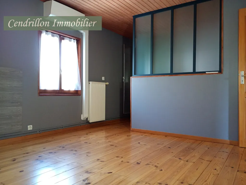 Pièces - Maison en Pierre avec Dépendances et Jardin à Proximité