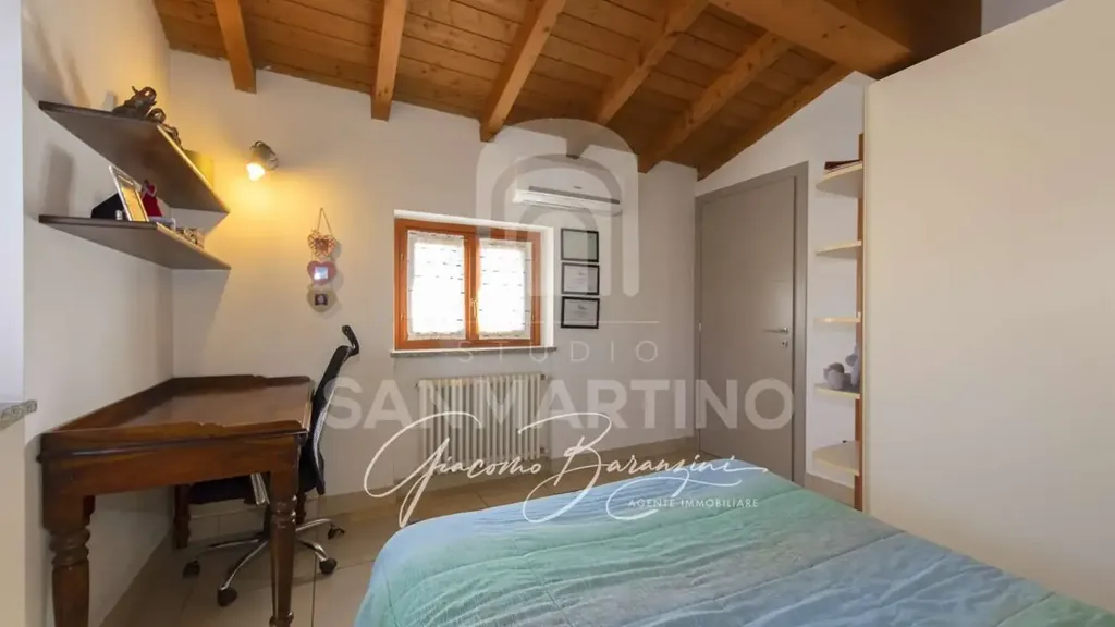 Chambres - Villa with Garden in Travedona-Monate