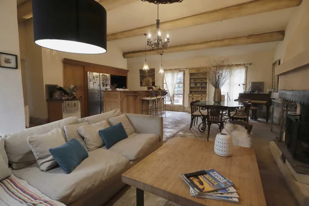 Elutuba - Ground Floor House with Studio in Oppède