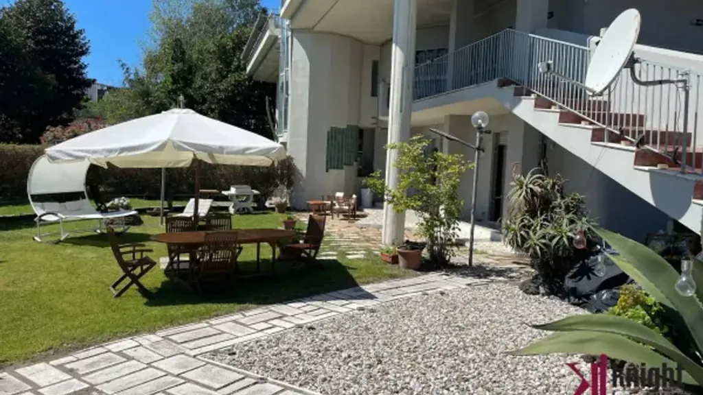 Terrasse - Semi-Panoramic Apartment with Garden in Posillipo