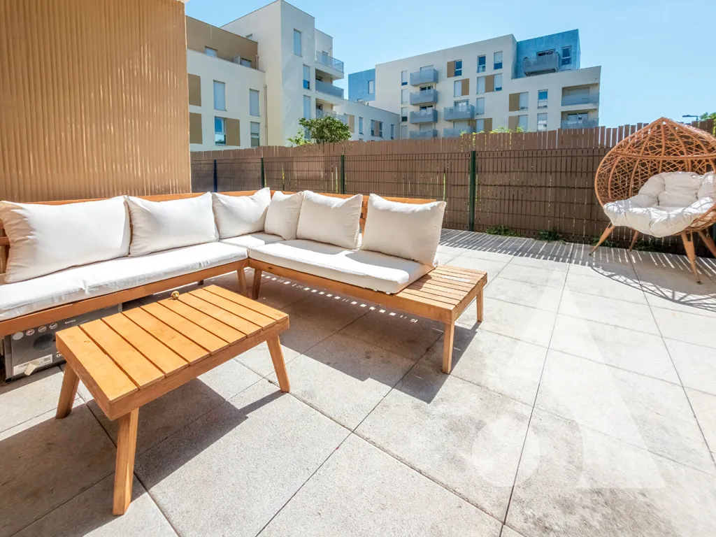 Terrace - Flat with Large Terrace in Urban Area