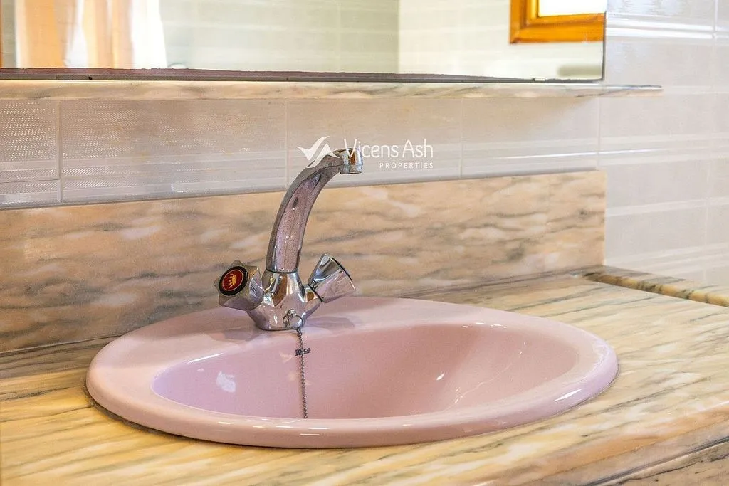 Bathrooms - Villa with Pool and Terrace in Jávea