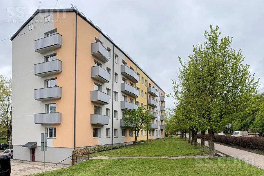 Välivaade - Renovated Flat with Library in Saldus Centre