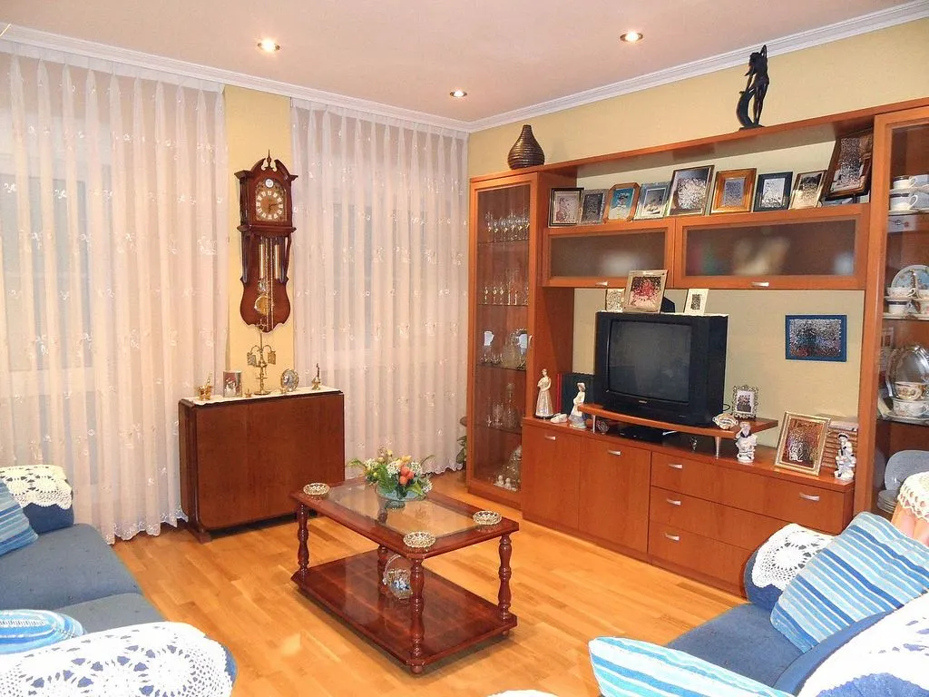 Elutuba - Ground Floor Flat in Private Urbanisation, Mieres