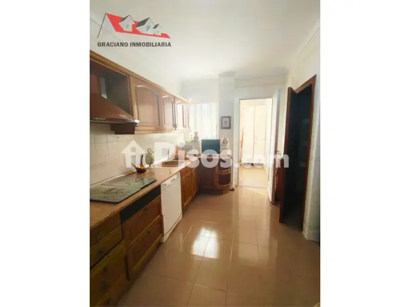 Cucina - Spacious Apartment with Balcony in Feria