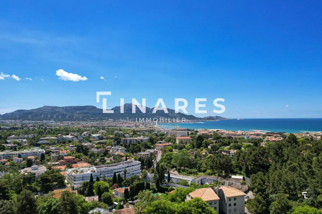 Apartment with Terraces in Marseille's 8th Arrondissement