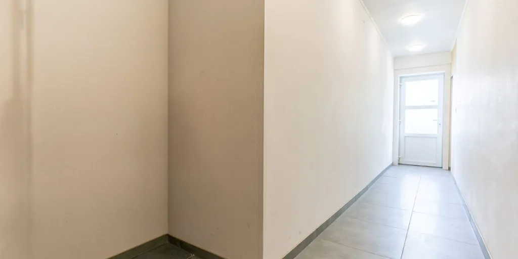 Entrée - Duplex Rénové avec Garage à Moeskroen