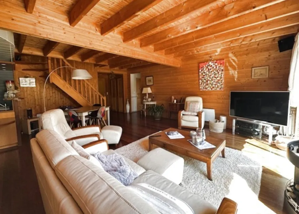 Living Room - Charming American-Style House with Spa